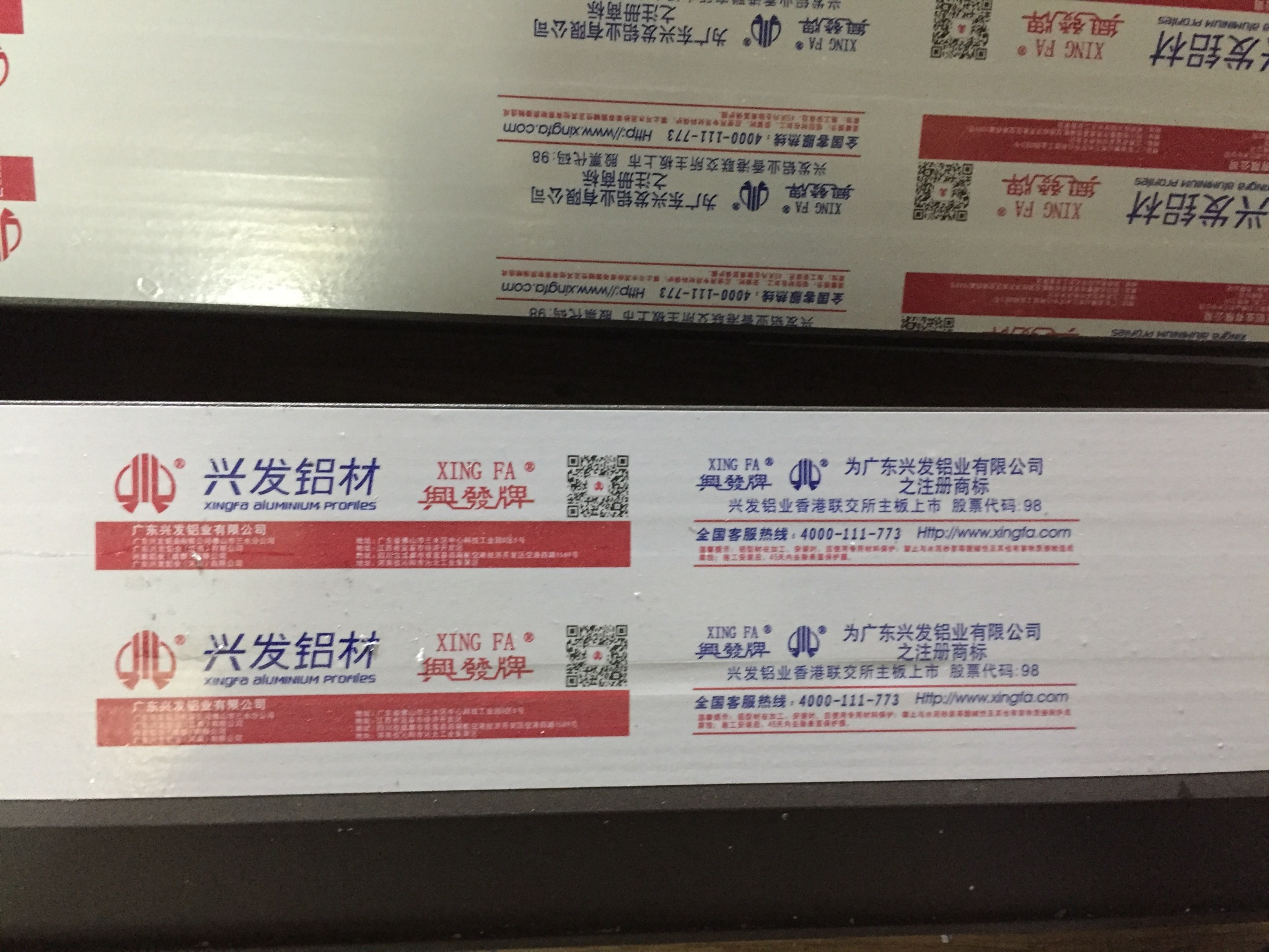 Tem đỏ bảo hành nhôm Xingfa chính hãng có mã quét QR