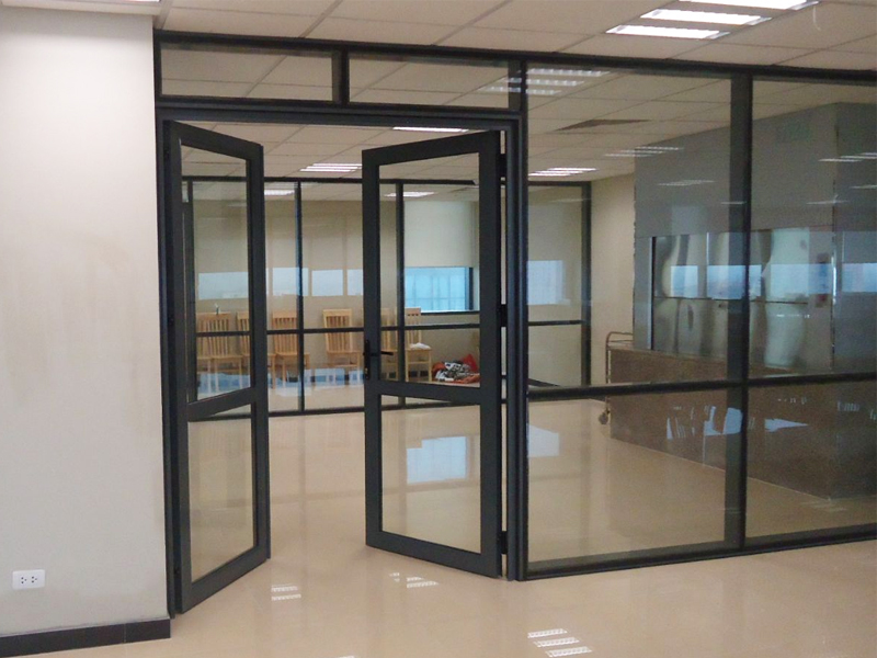 Giá thành rẻ, độ bền cao là những ưu điểm của khung nhôm cửa kính