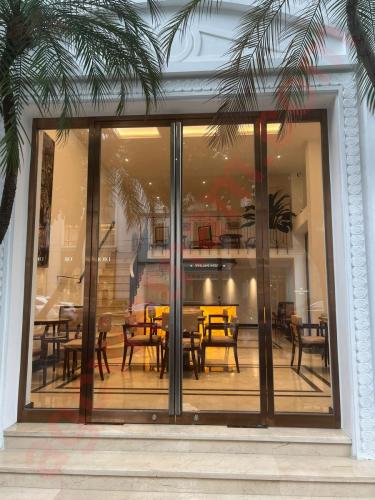 cua-hang-cao-cap-14-ngo-quyen-1