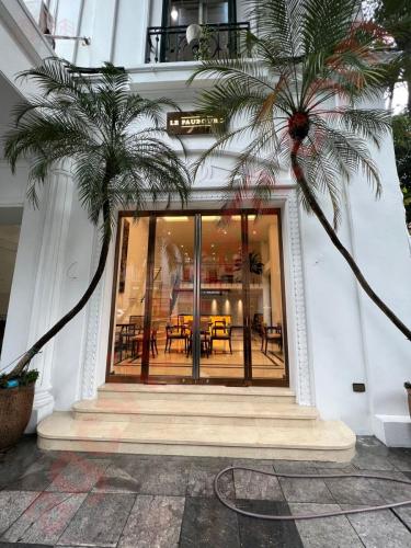 cua-hang-cao-cap-14-ngo-quyen