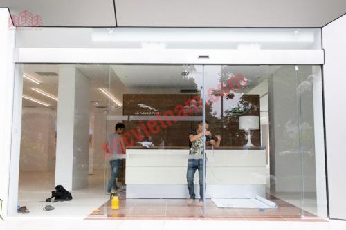 Showroom ô tô JAGUAR Lê Văn Lương