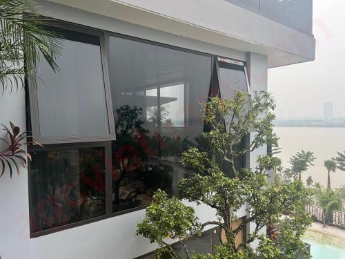 fe61a4e3-95e9-4f78-9b1b-fddd575df05f